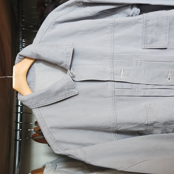 NEW! LIGHT BLUE DENIM JEAN JACKET SIZE MEDIUM - Picture 3 of 4